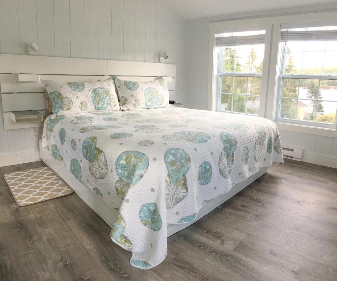 Larinda's Landing Oceanfront Cottages Chalet