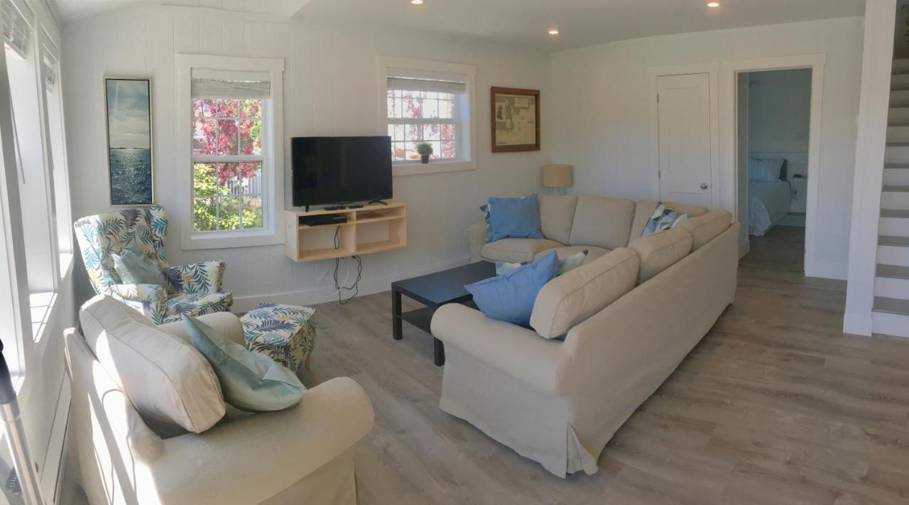 Chalet Larinda's Landing Oceanfront Cottages *