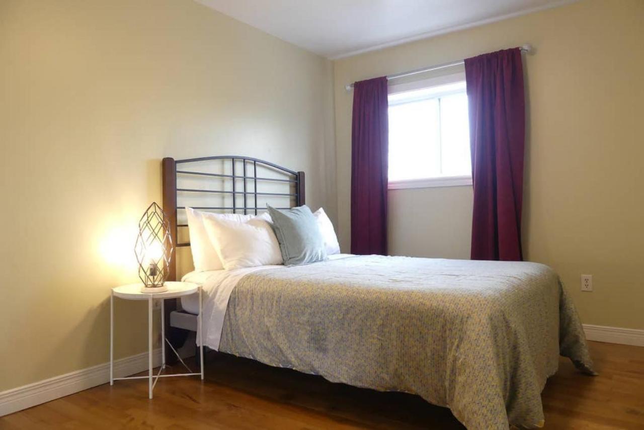 Belle Aire - Upper - Luxurious Getaway - Centrally Located Apartment *