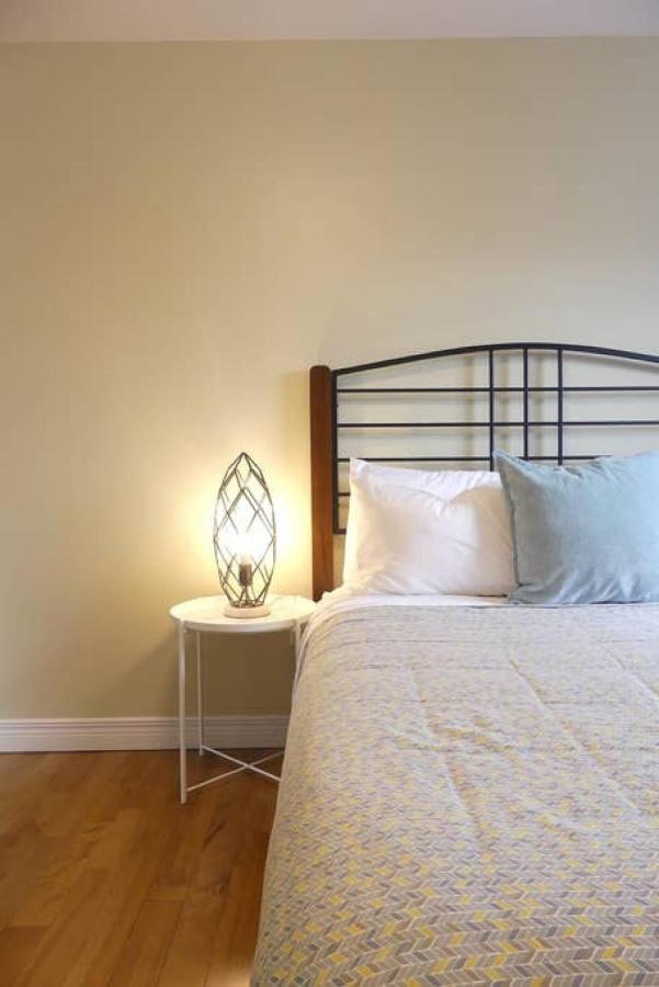 Belle Aire - Upper - Luxurious Getaway - Centrally Located Apartment