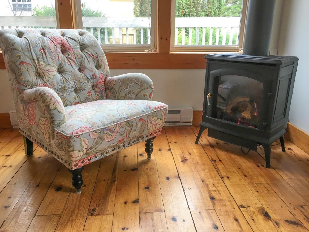 Chalet Larinda's Landing Oceanfront Cottages *