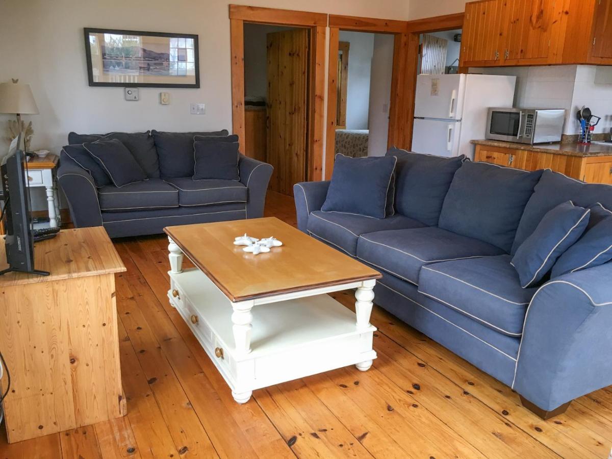 Chalet Larinda's Landing Oceanfront Cottages