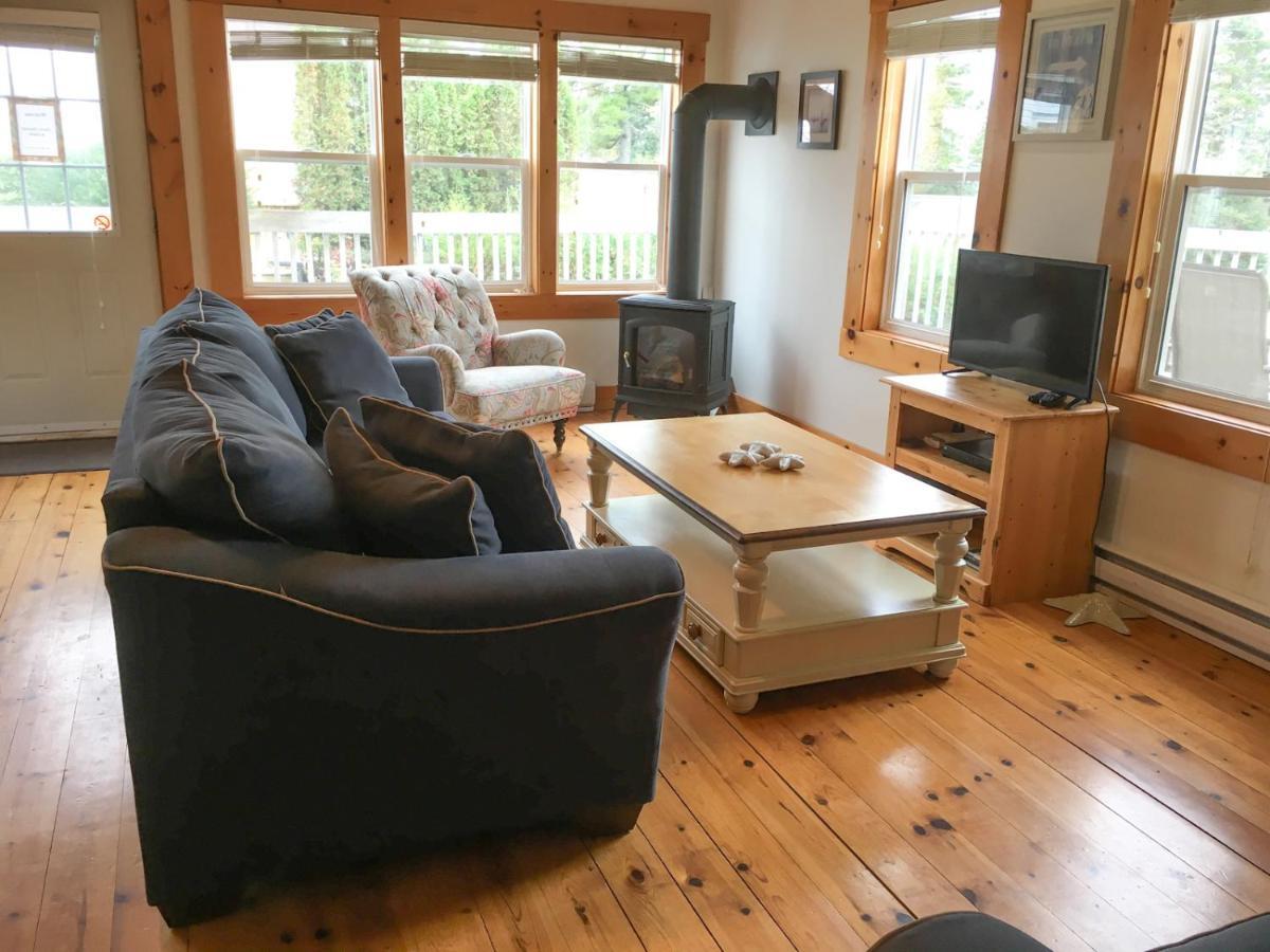 Chalet Larinda's Landing Oceanfront Cottages