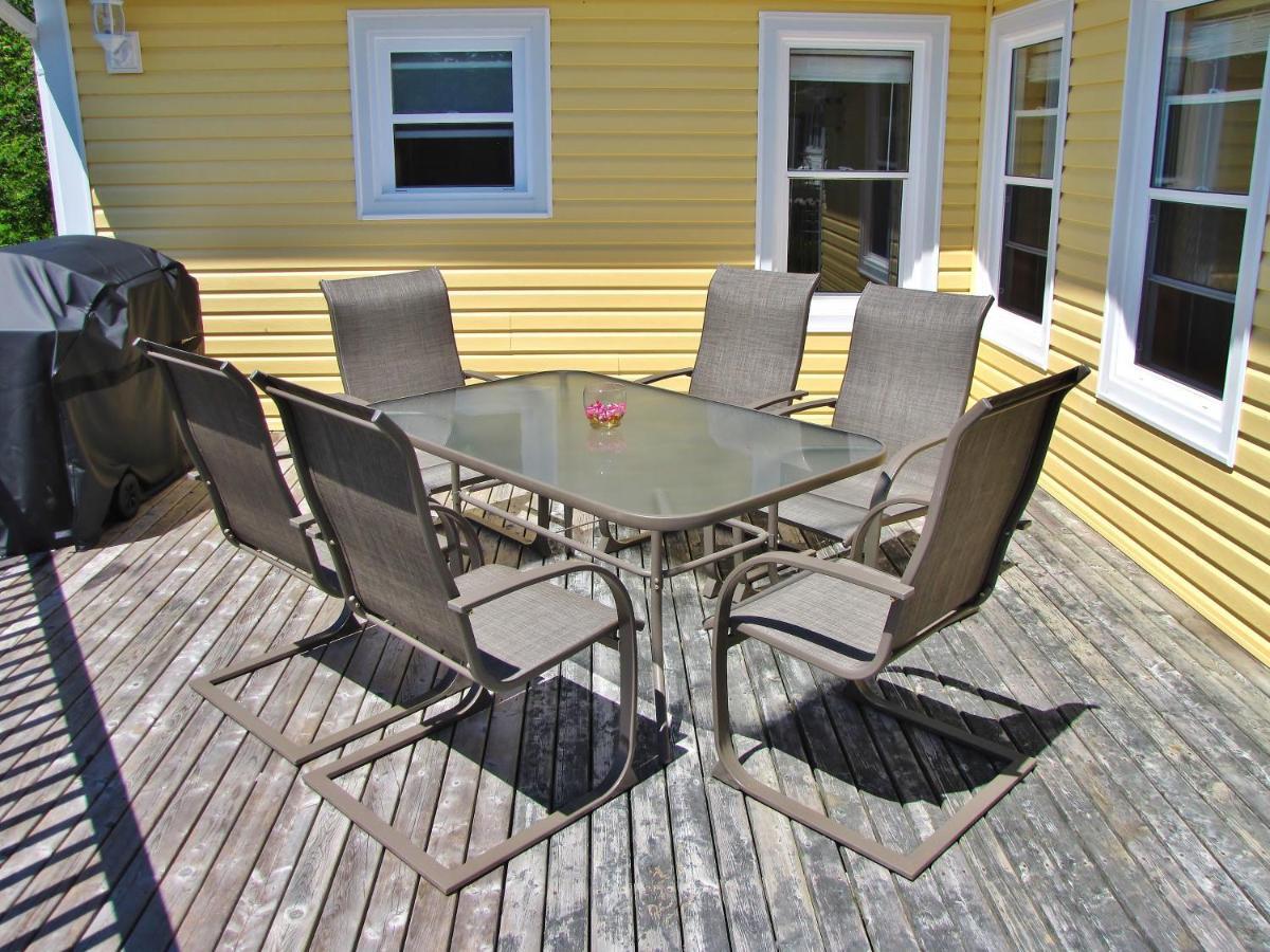 Chalet Larinda's Landing Oceanfront Cottages *