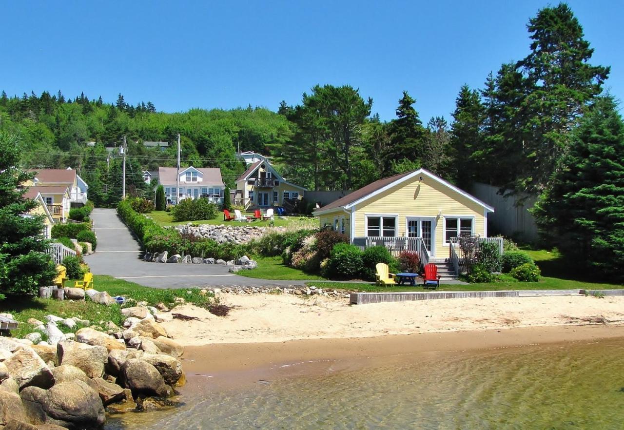 Larinda's Landing Oceanfront Cottages *