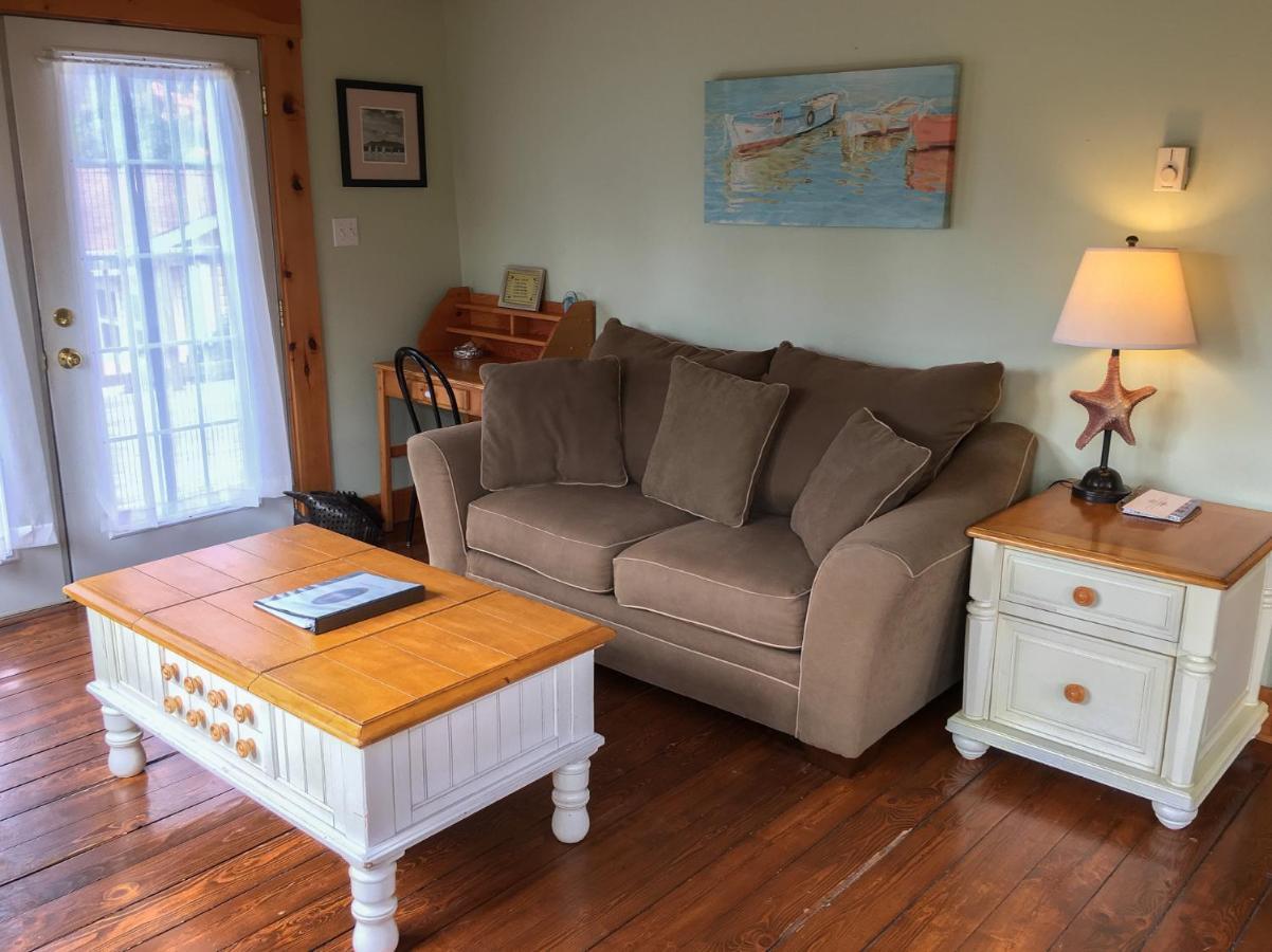 Larinda's Landing Oceanfront Cottages Chalet Halifax