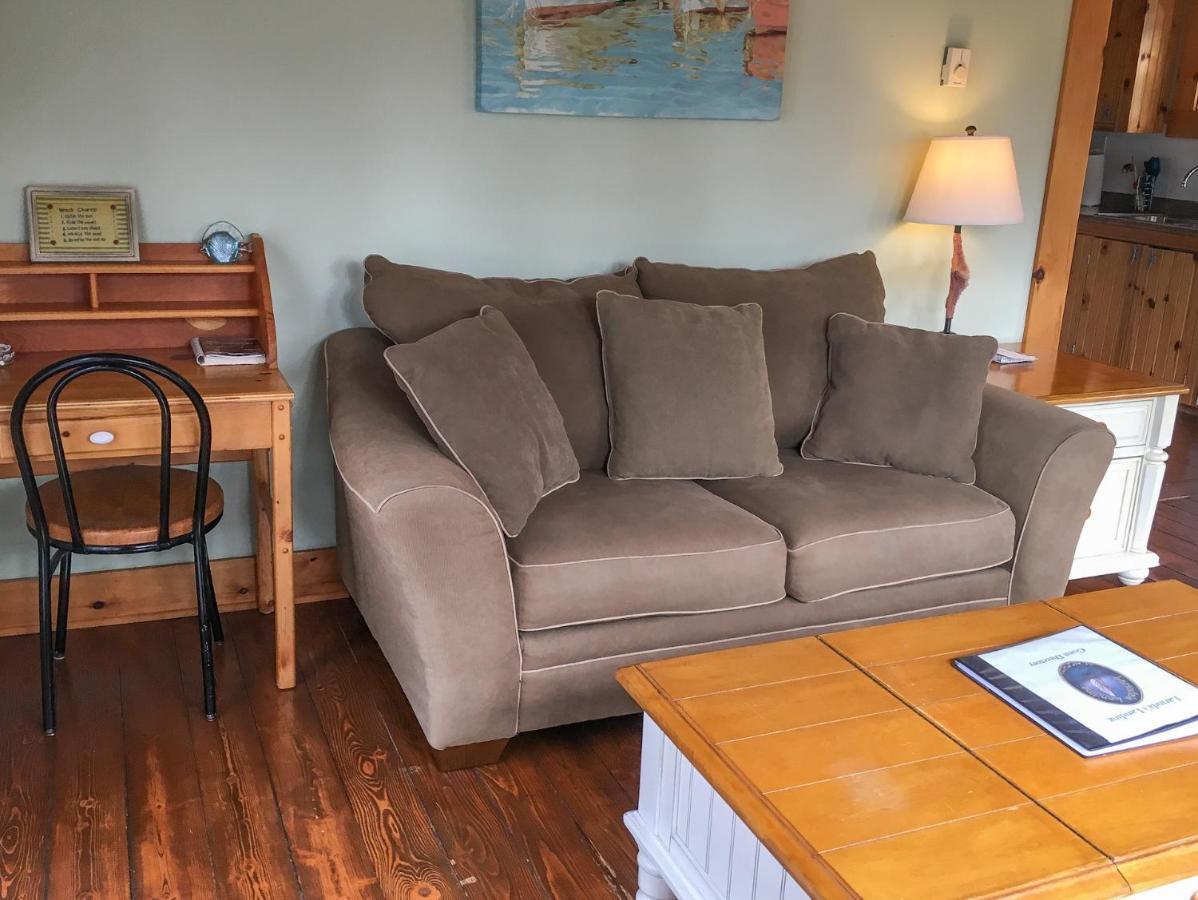 Larinda's Landing Oceanfront Cottages Chalet