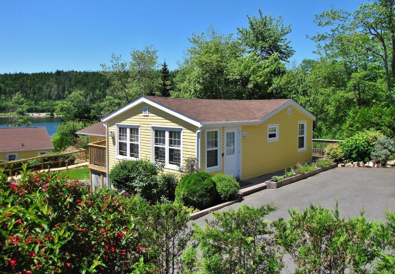 Chalet Larinda's Landing Oceanfront Cottages *