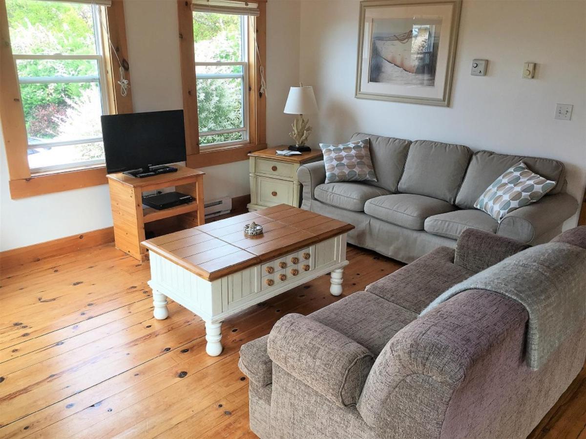 Larinda's Landing Oceanfront Cottages Chalet