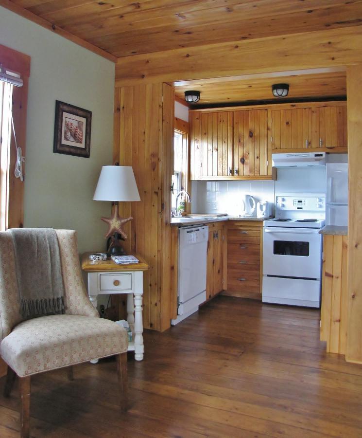 Larinda's Landing Oceanfront Cottages * Halifax