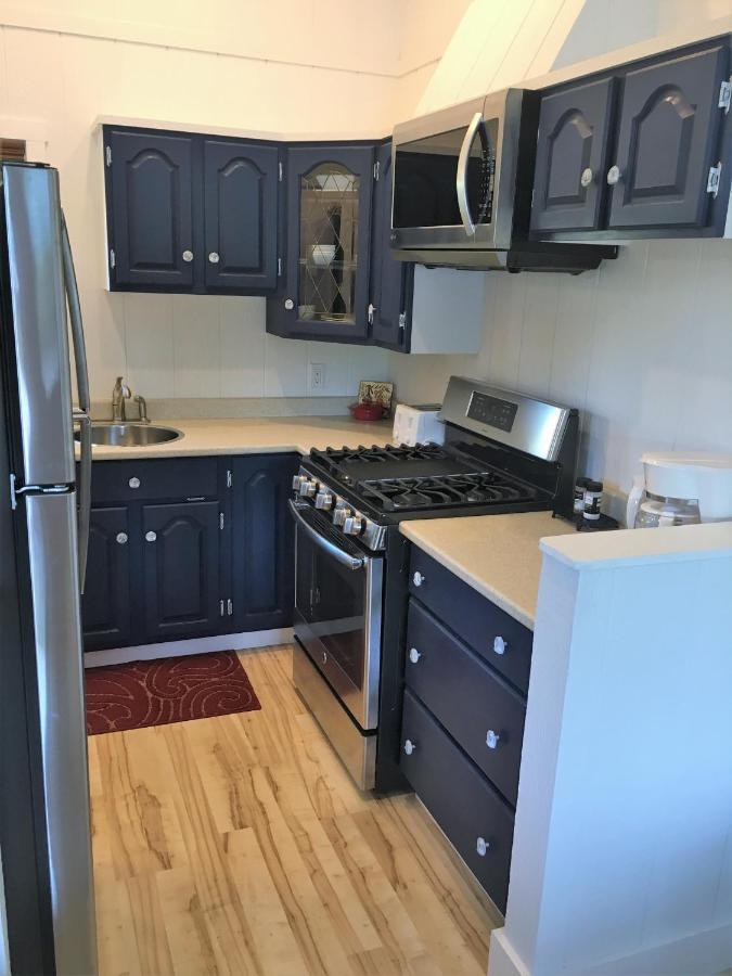 Chalet Larinda's Landing Oceanfront Cottages
