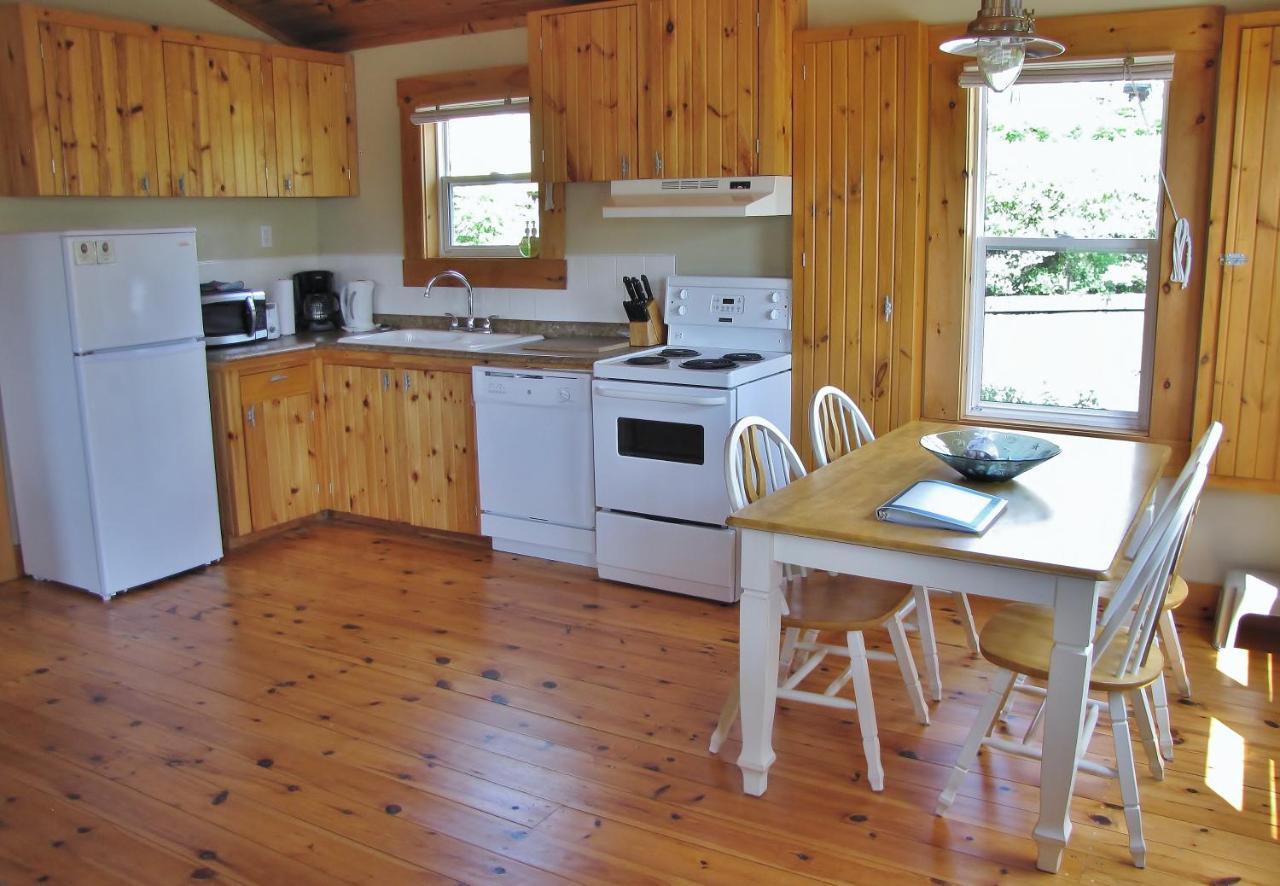 Chalet Larinda's Landing Oceanfront Cottages