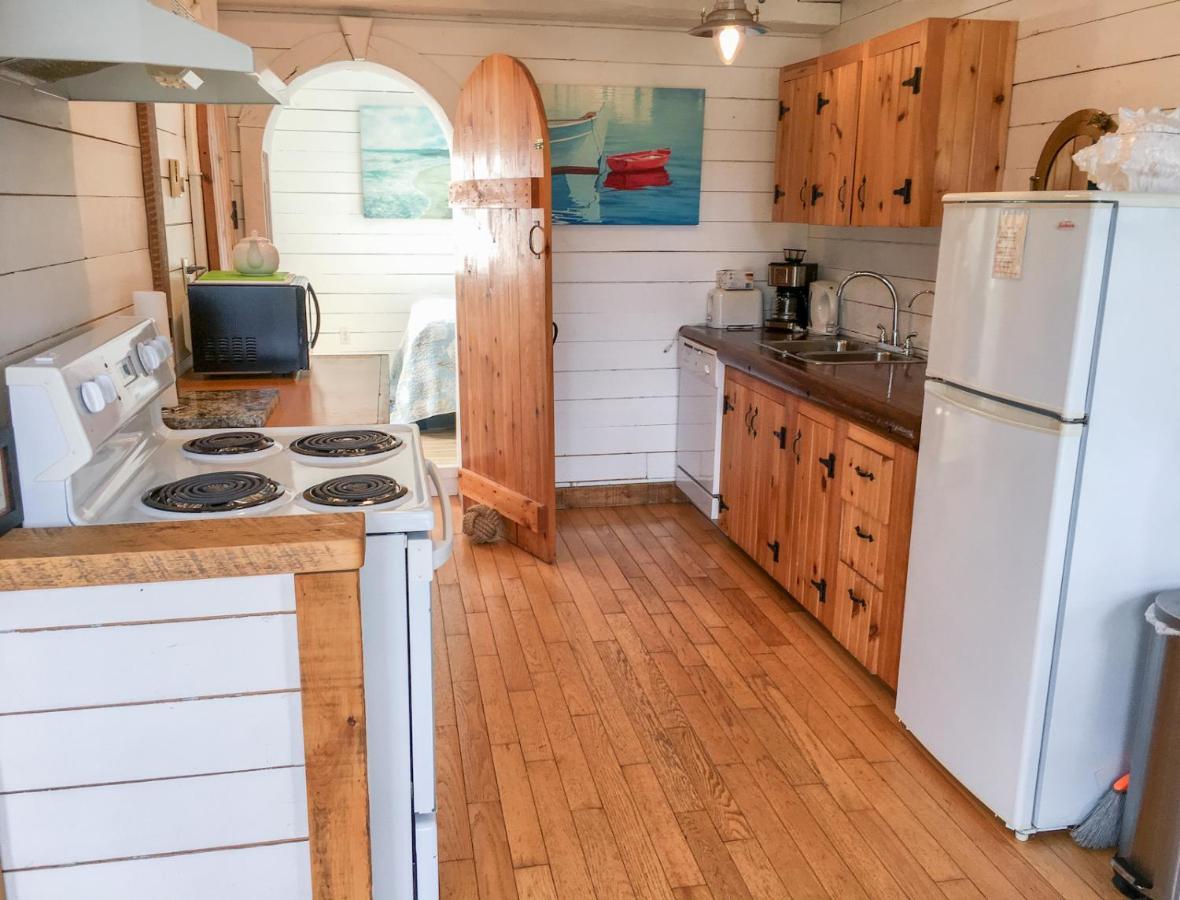 Larinda's Landing Oceanfront Cottages Halifax