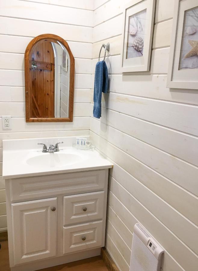 Chalet Larinda's Landing Oceanfront Cottages Halifax