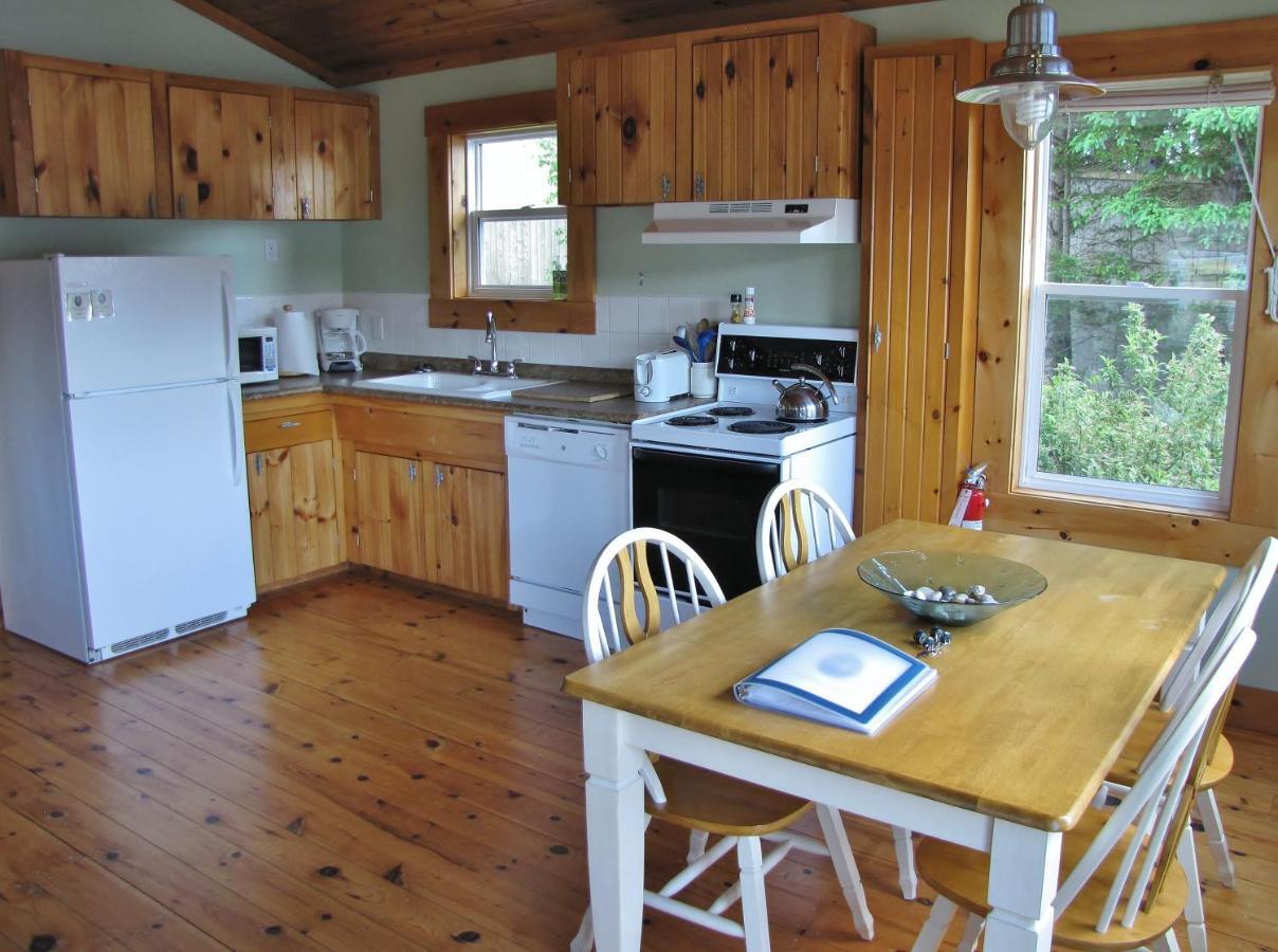Chalet Larinda's Landing Oceanfront Cottages