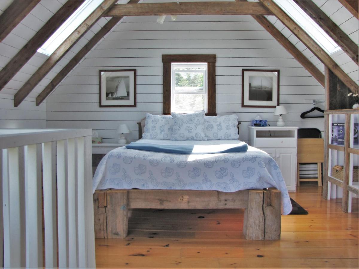 Chalet Larinda's Landing Oceanfront Cottages