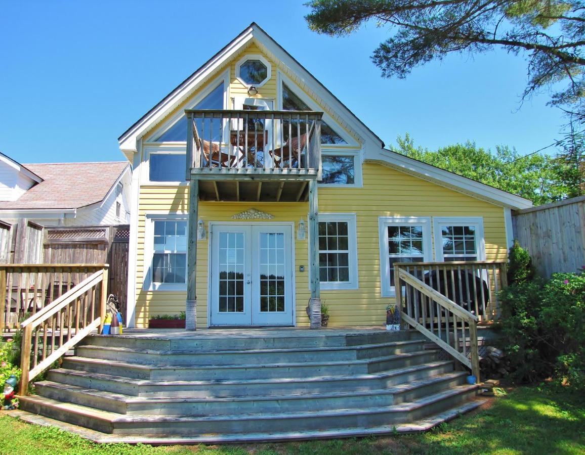 Larinda's Landing Oceanfront Cottages *