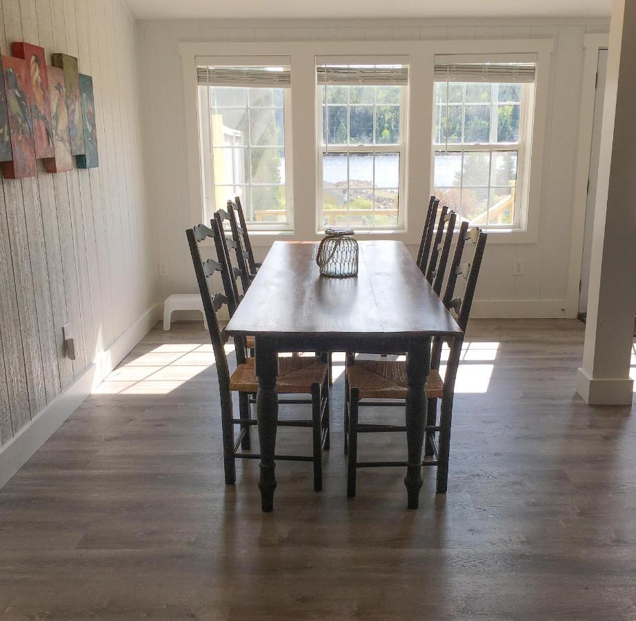 Chalet Larinda's Landing Oceanfront Cottages