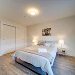 New Ocean Bay New Luxury Condo Sleeps 5 Parking, Coffee, Ac