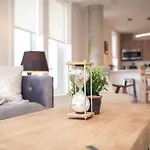 New Ocean Bay New Luxury Condo Sleeps 5 Parking, Coffee, Ac