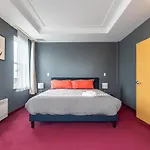 Old 300 Stylish 1-Bdrm Apt #403 With Ac