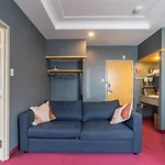 Old 300 Stylish 1-Bdrm Apt #403 With Ac