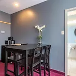 Old 300 Stylish 1-Bdrm Apt #403 With Ac