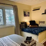 Cozy 2-Bdrm, Mid Floor, Backyard
