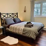 Cozy 2-Bdrm, Mid Floor, Backyard