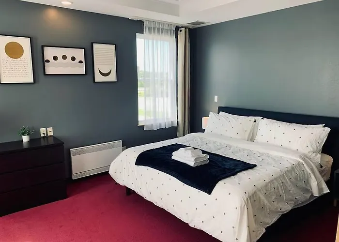 Old 300 Stylish 1-Bdrm Apt #403 With Ac