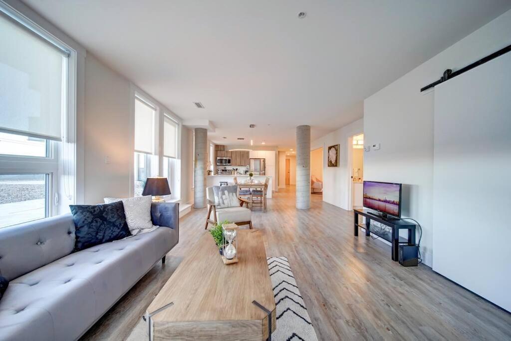 New Ocean Bay New Luxury Sleeps 5 Parking, Coffee, Ac Halifax