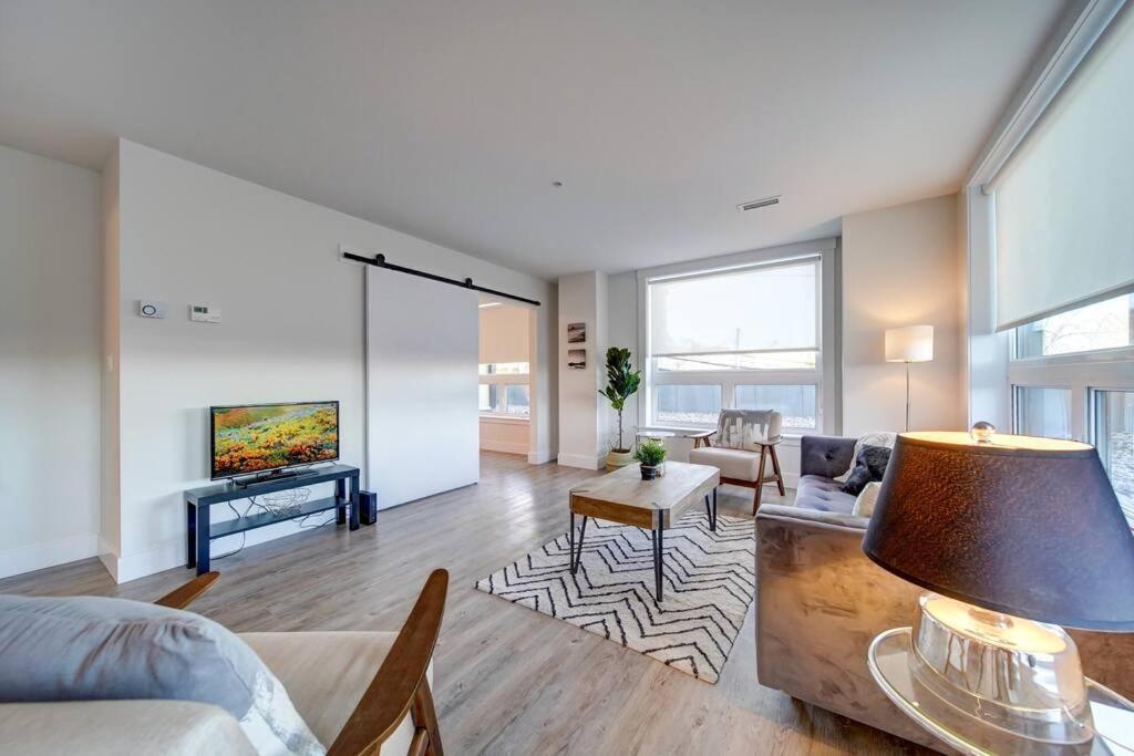 New Ocean Bay New Luxury Sleeps 5 Parking, Coffee, Ac Holiday home *