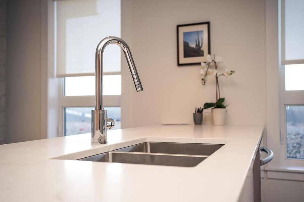 New Ocean Bay New Luxury Sleeps 5 Parking, Coffee, Ac