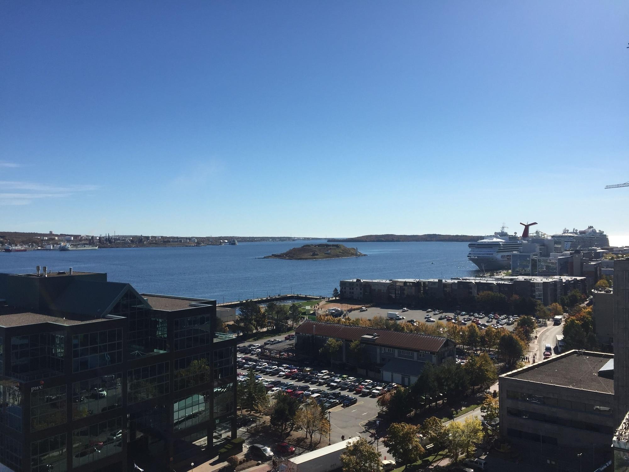 The Hollis - A Doubletree By Hilton