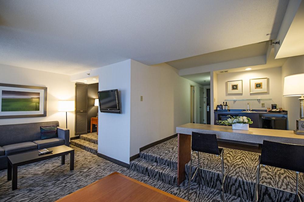 Cambridge Hotel