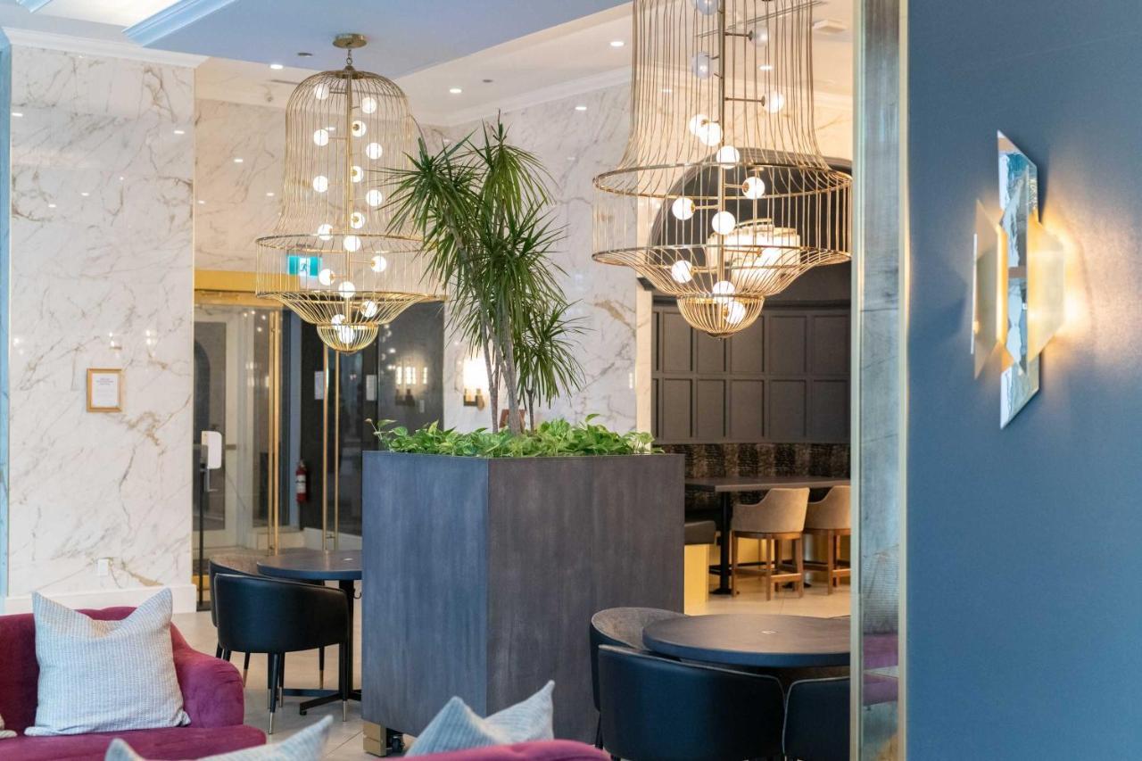 The Sutton Place 5*