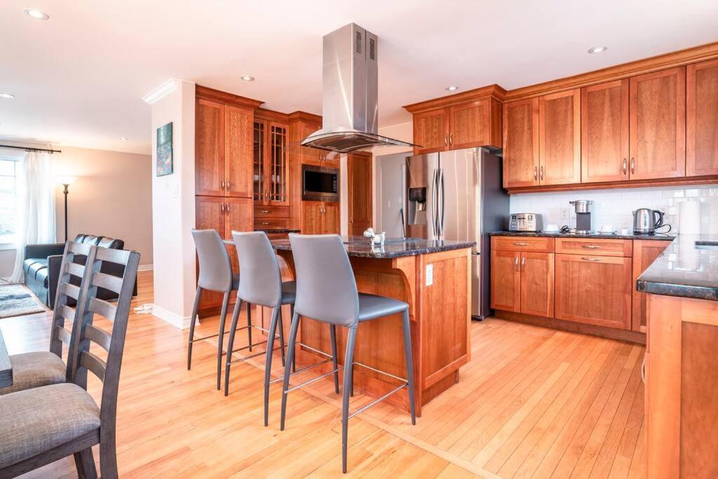 Spacious 3 Bedroom With Parking