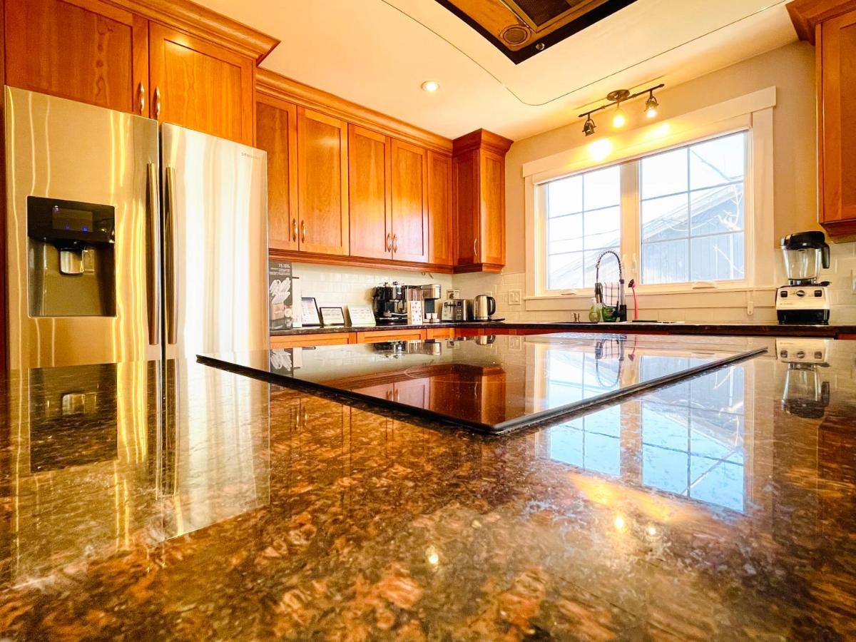 Spacious 3 Bedroom With Parking