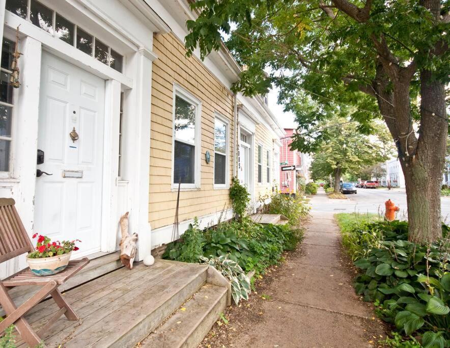 Heritage Row House In Downtown *