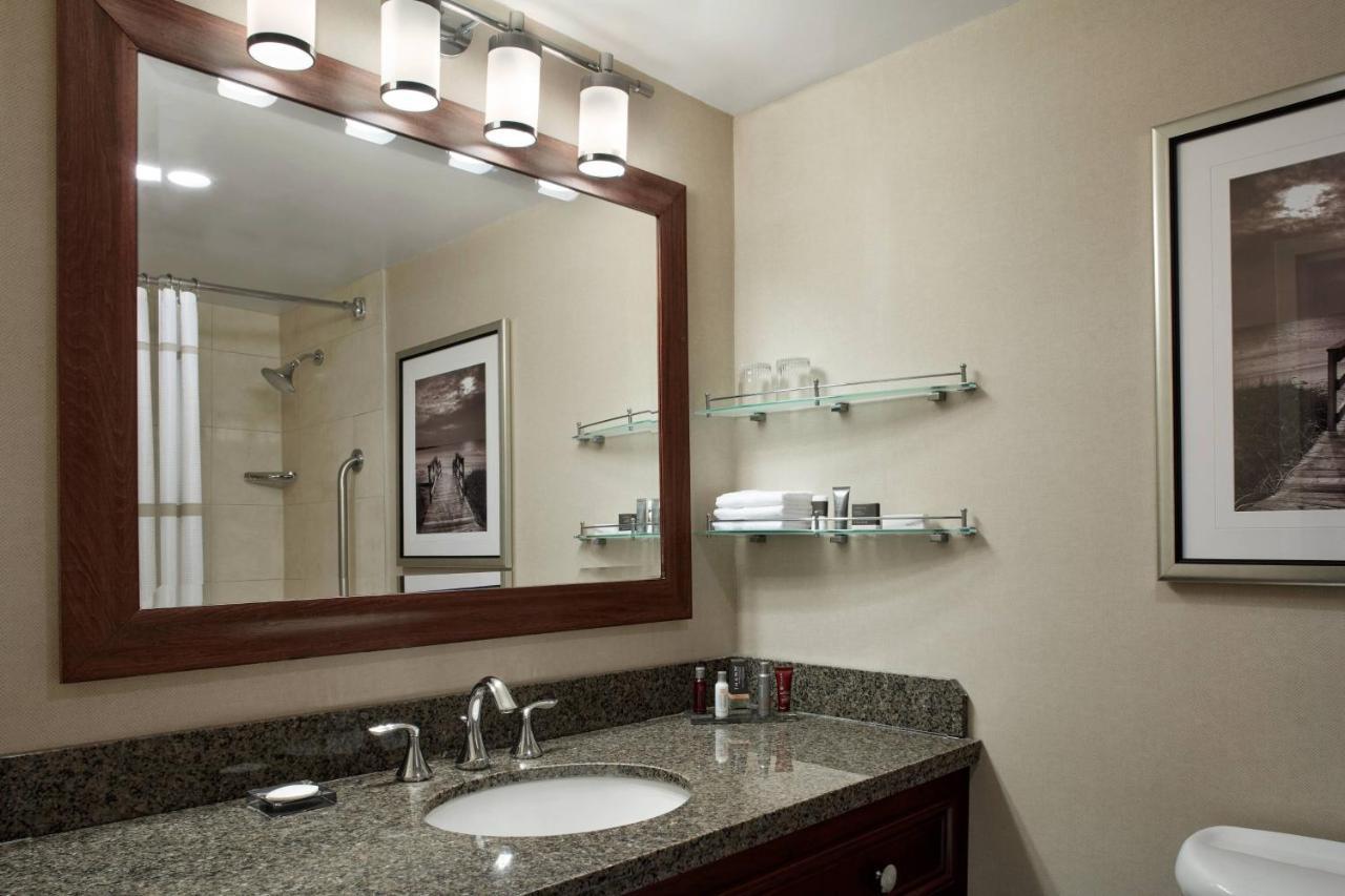 Marriott Harbourfront 4*