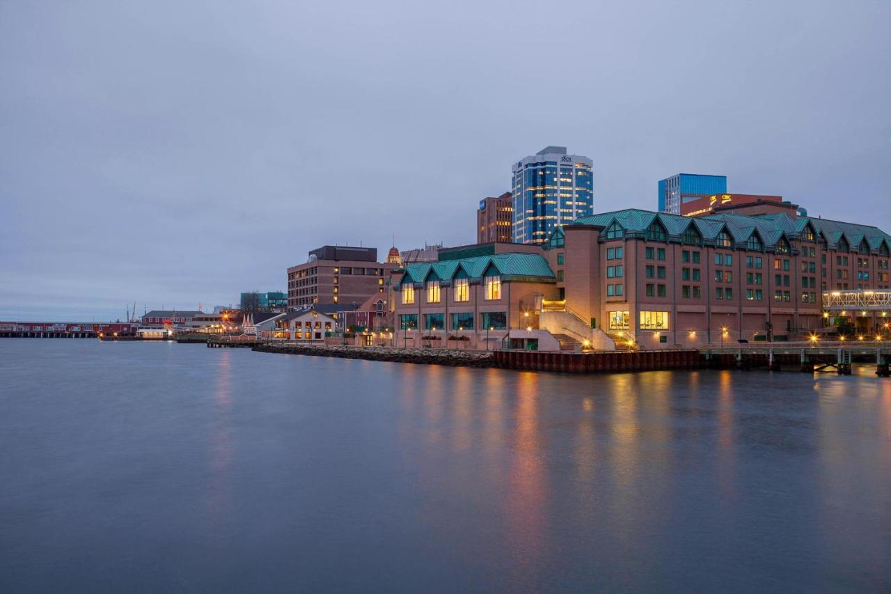 Marriott Harbourfront Hotel 4*