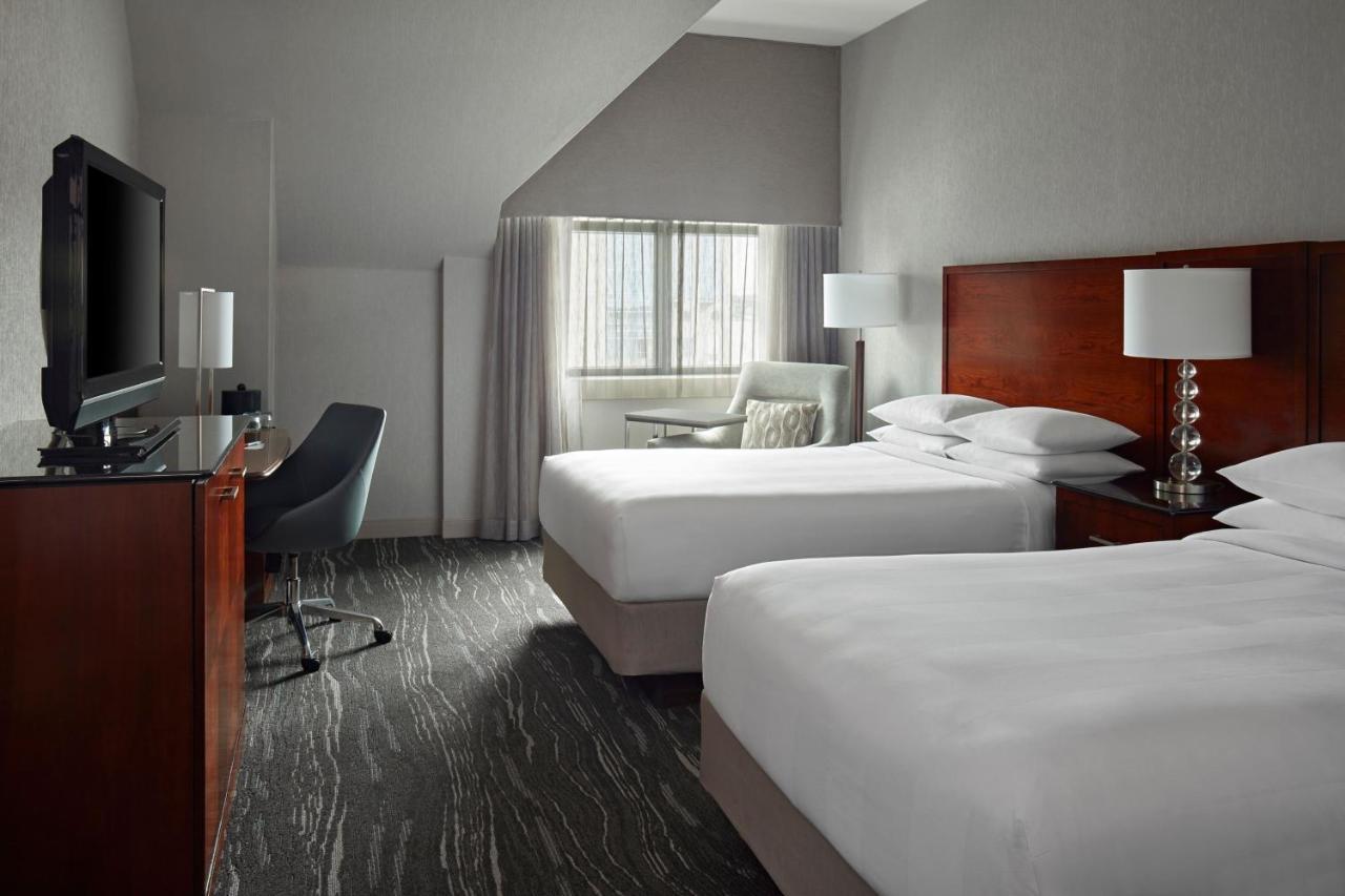 Marriott Harbourfront 4*
