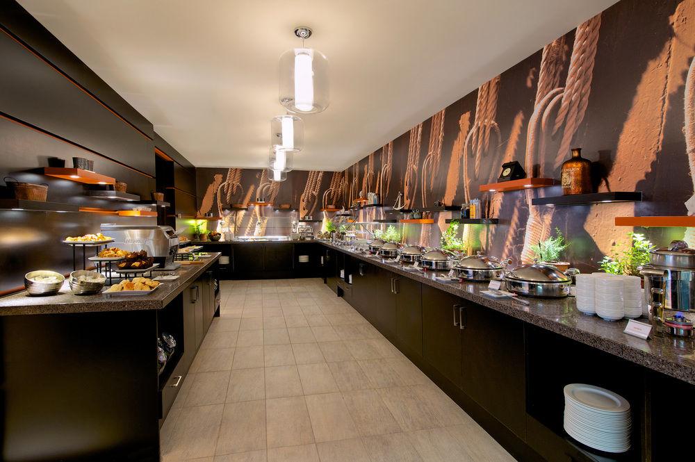 Marriott Harbourfront 4*