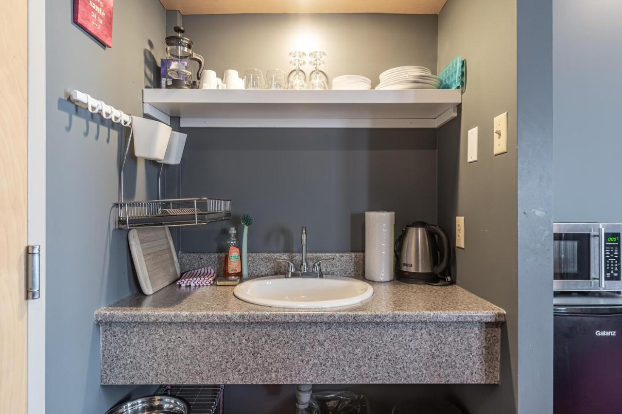 Old 300 Stylish 1-bdrm Apt #403 With Ac Hotel *