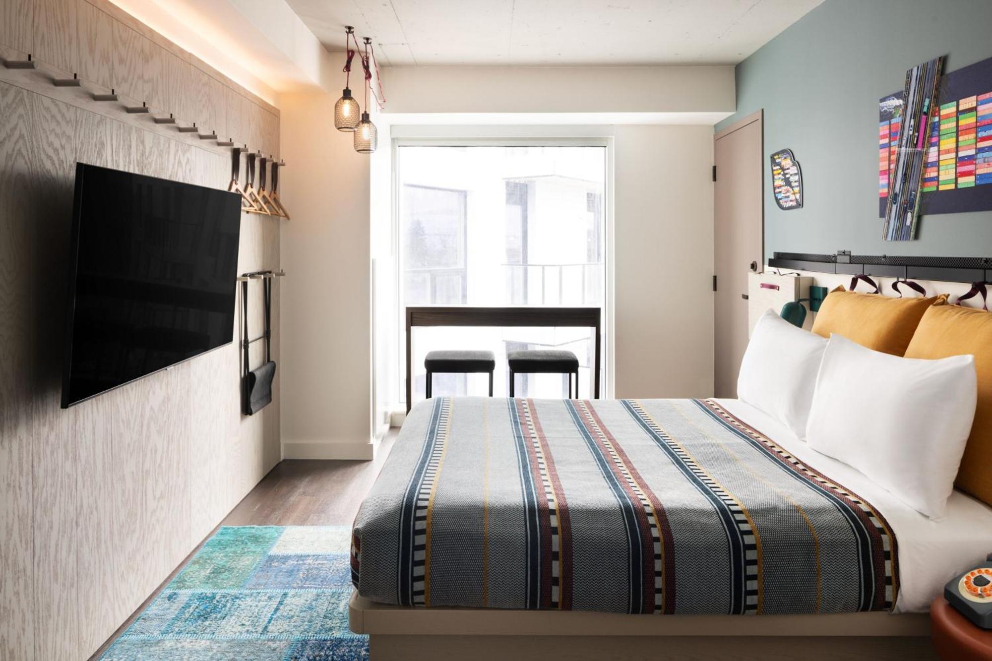 Moxy Downtown 4*
