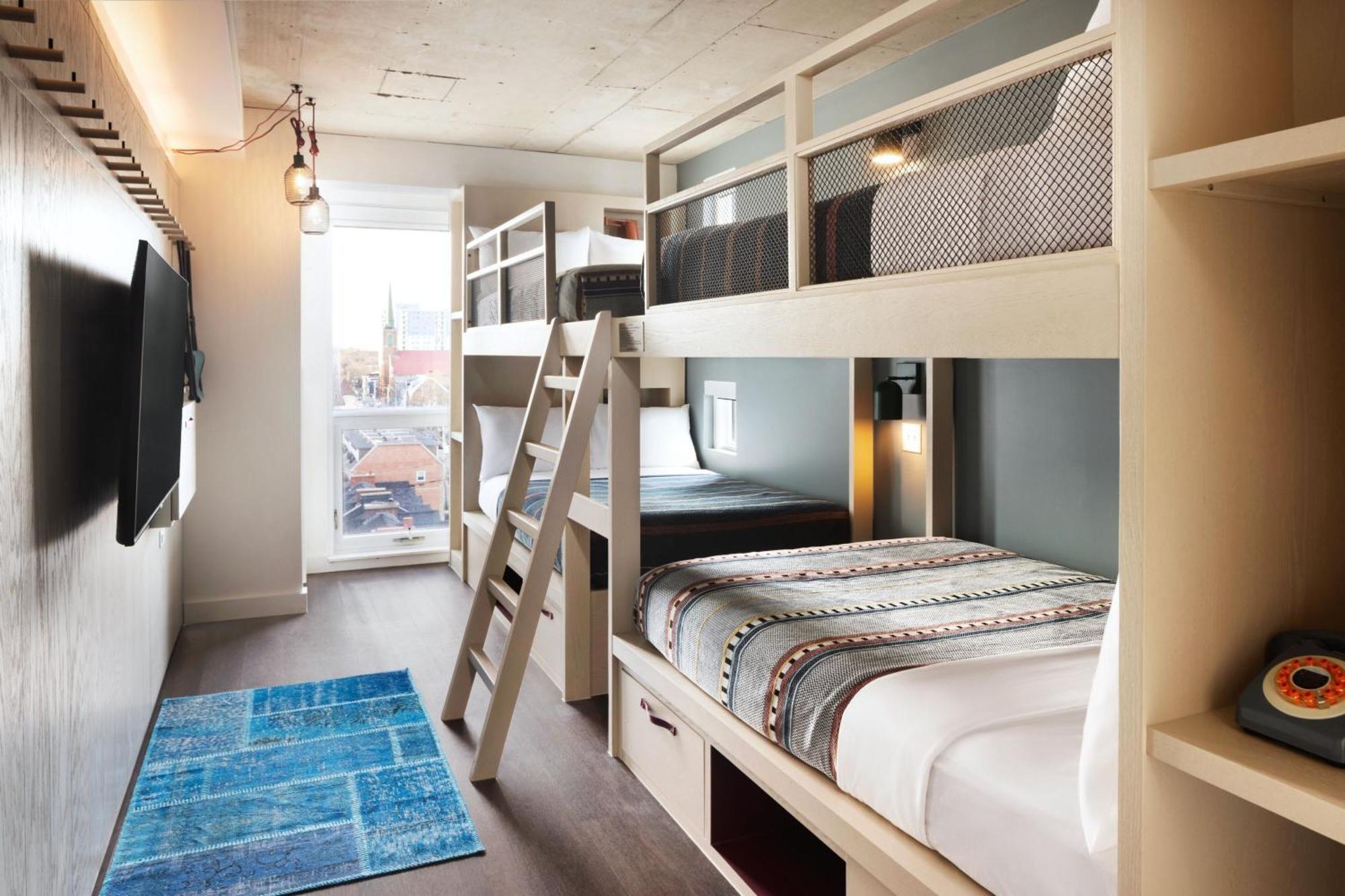Hotel Moxy Downtown