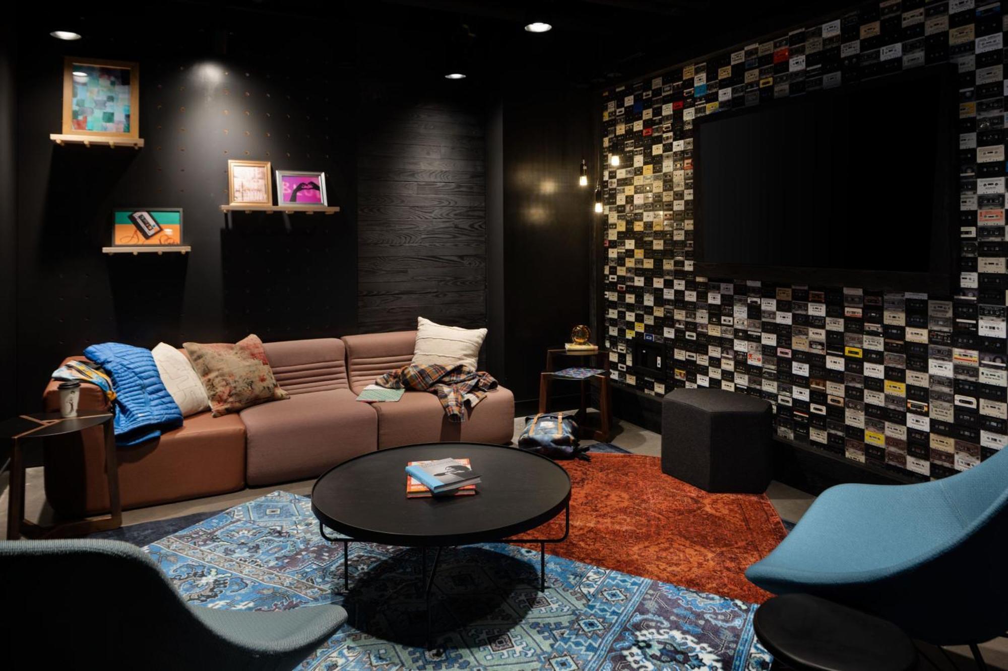 Hotel Moxy Downtown 4*