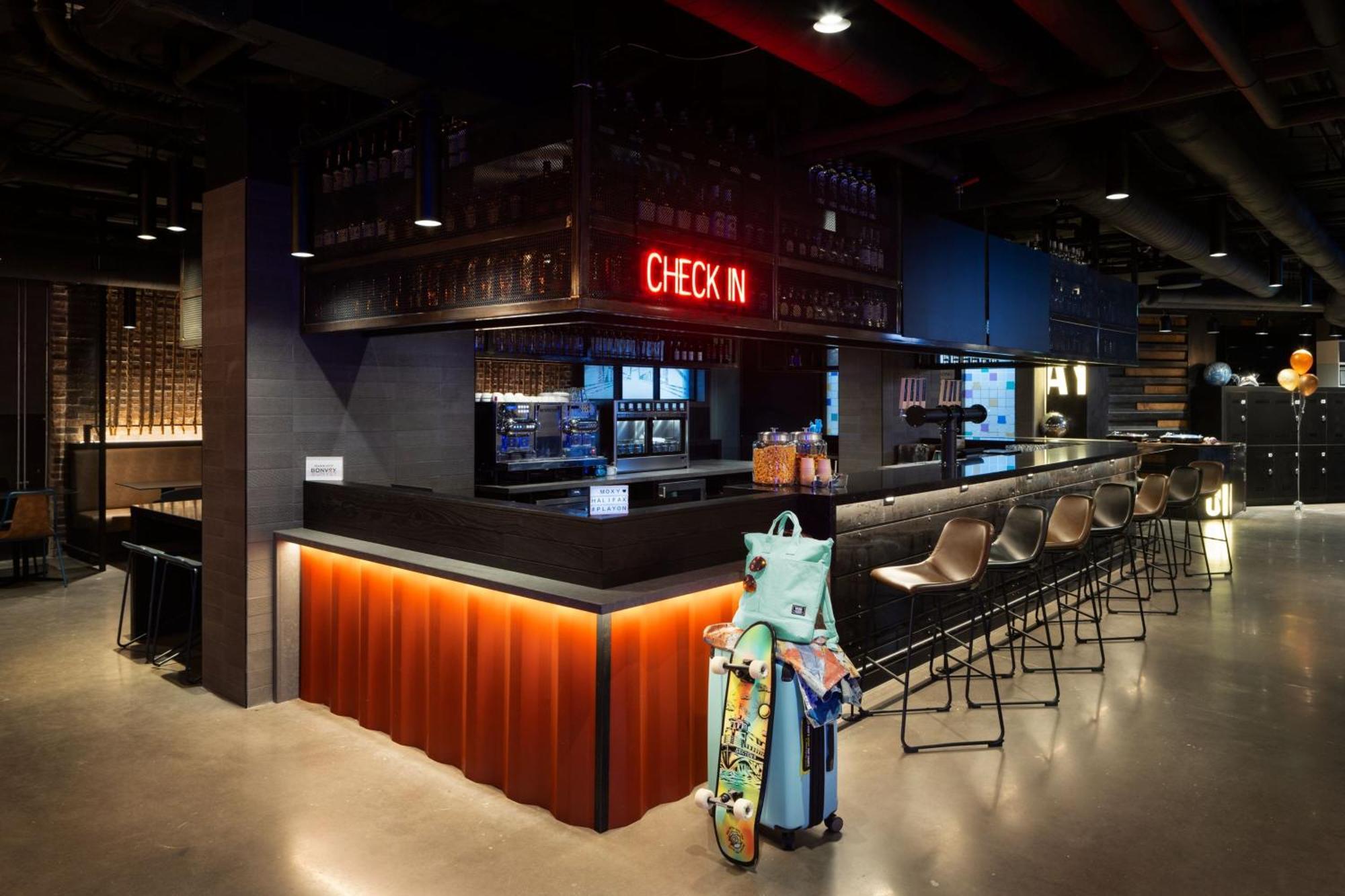 Moxy Downtown Hotel 4*