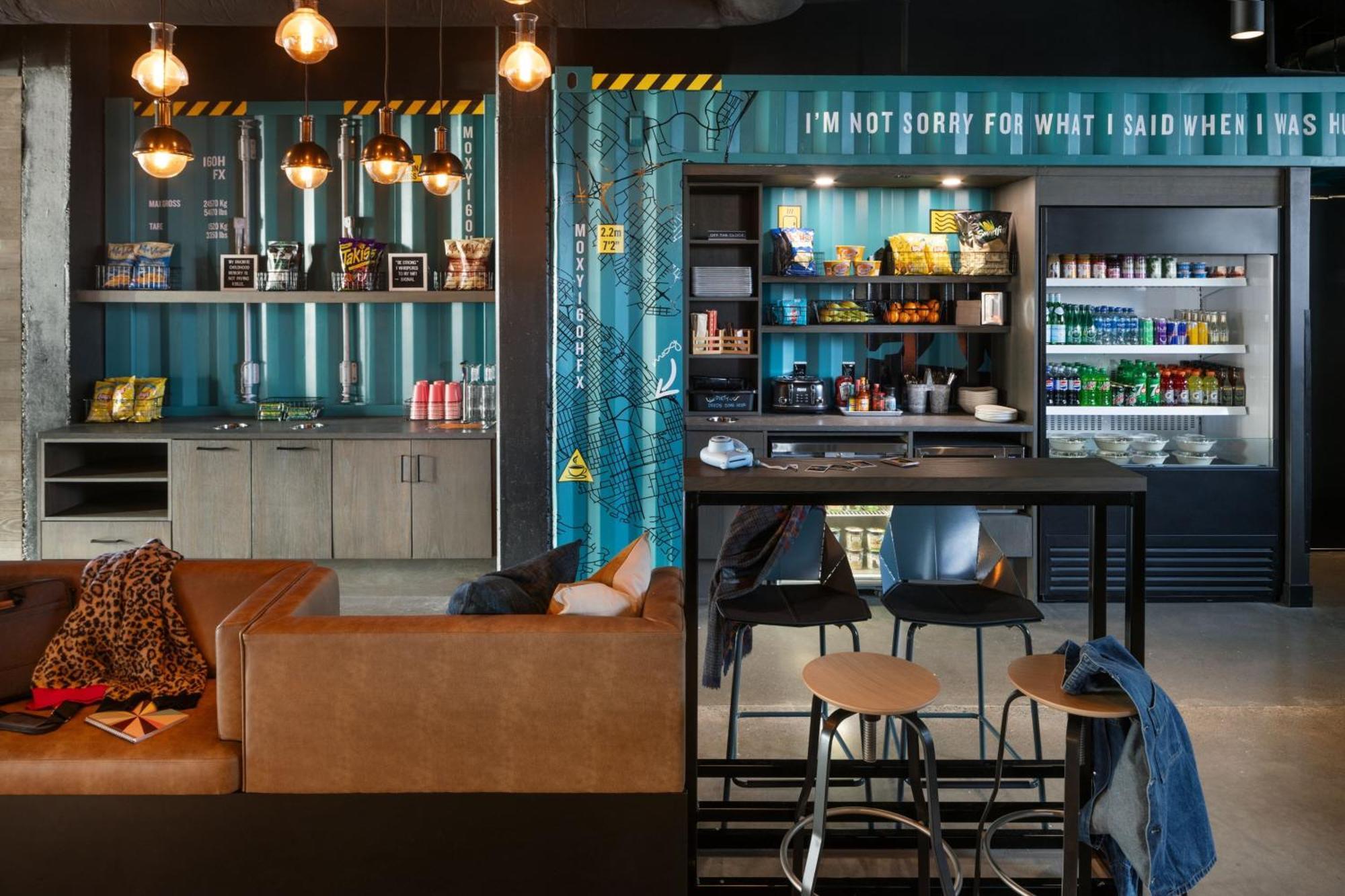 Hotel Moxy Downtown 4*