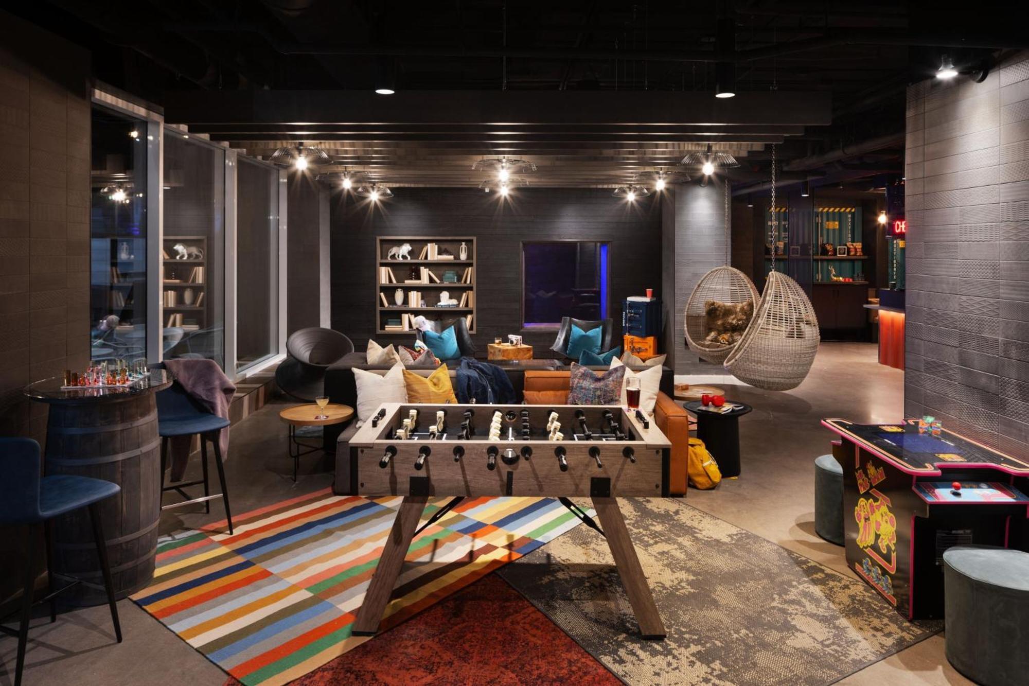 Hotel Moxy Downtown 4*